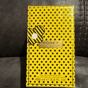 Marc Jacobs Honey Perfume in Yellow and Black sealed box New 3.3 fl oz